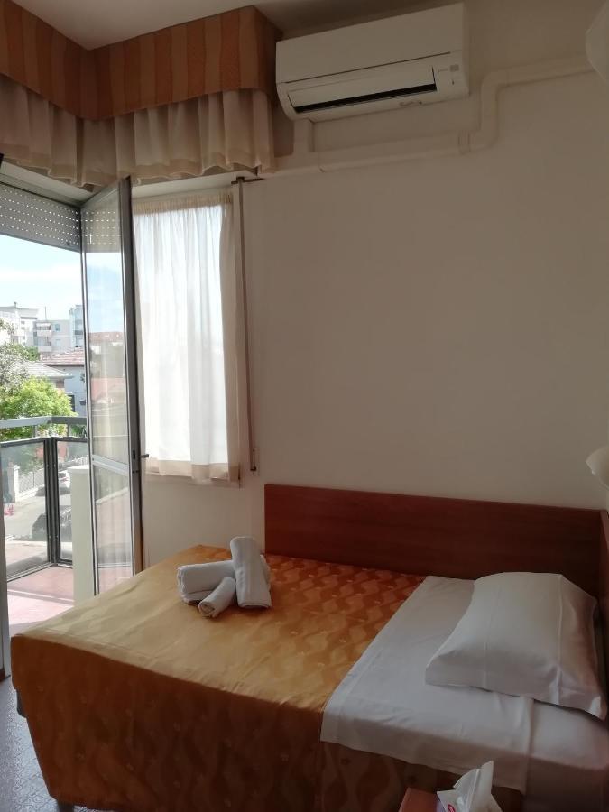 Hotel Goldene Rose Римини Экстерьер фото