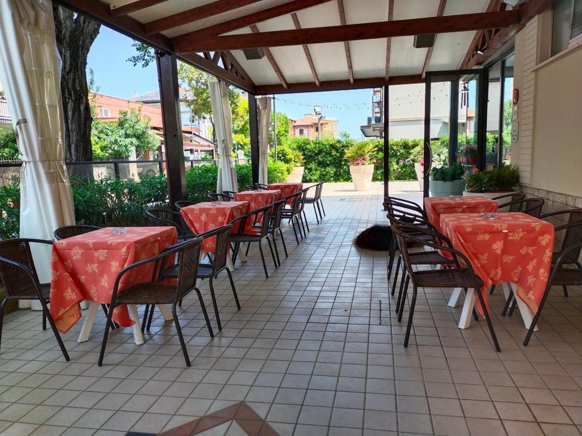 Hotel Goldene Rose Римини Экстерьер фото