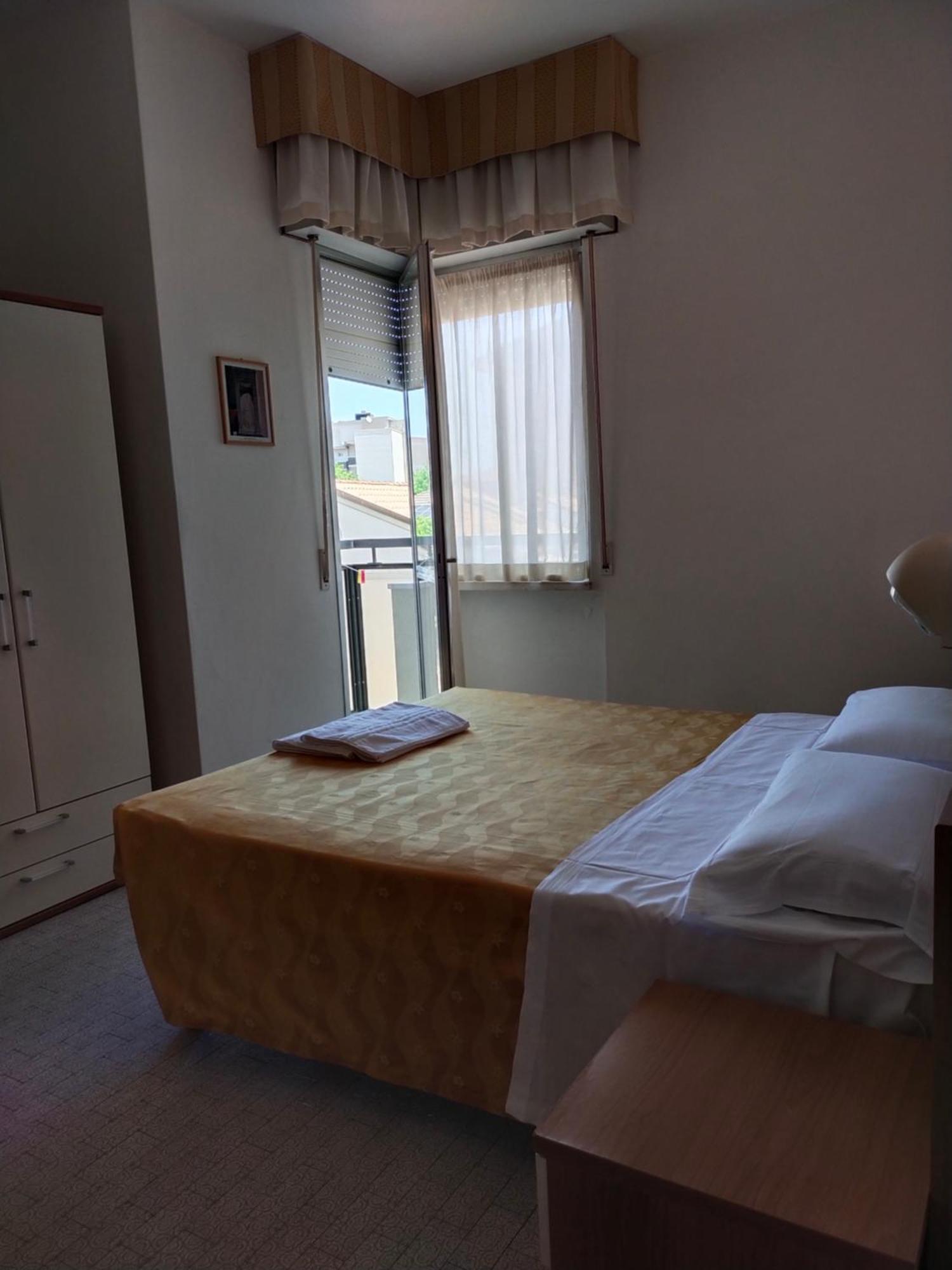 Hotel Goldene Rose Римини Экстерьер фото