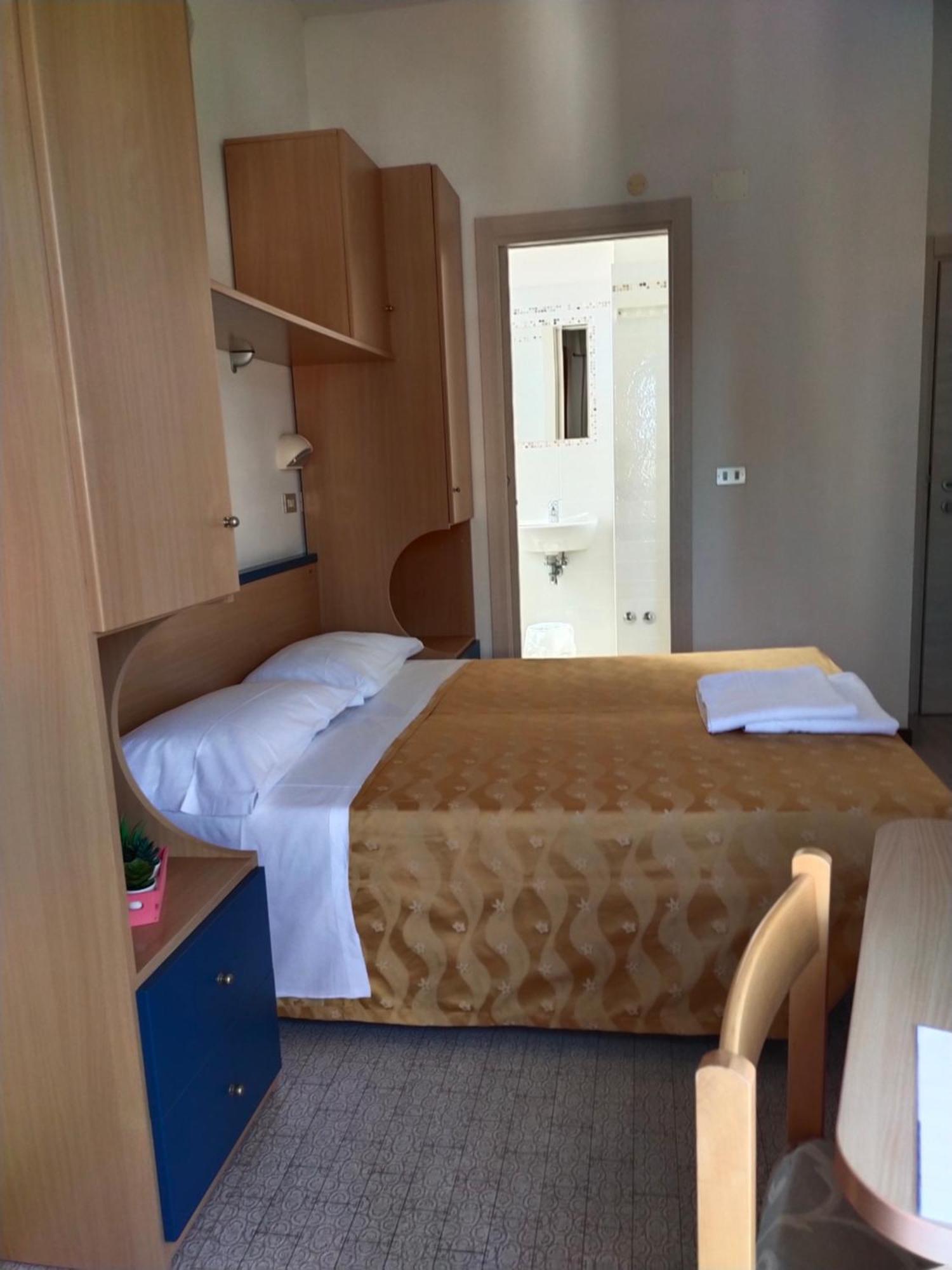 Hotel Goldene Rose Римини Экстерьер фото