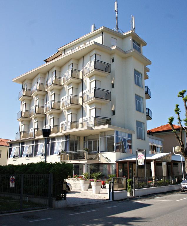 Hotel Goldene Rose Римини Экстерьер фото