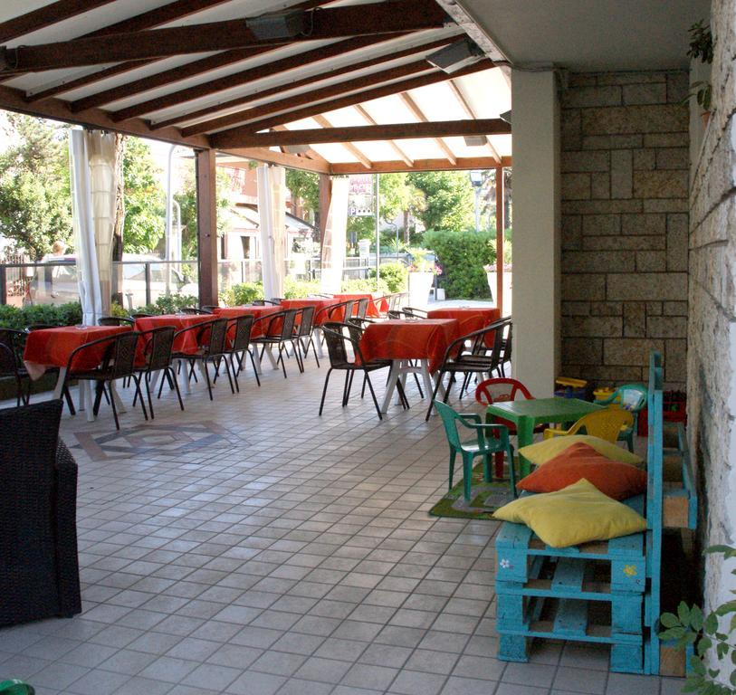 Hotel Goldene Rose Римини Экстерьер фото